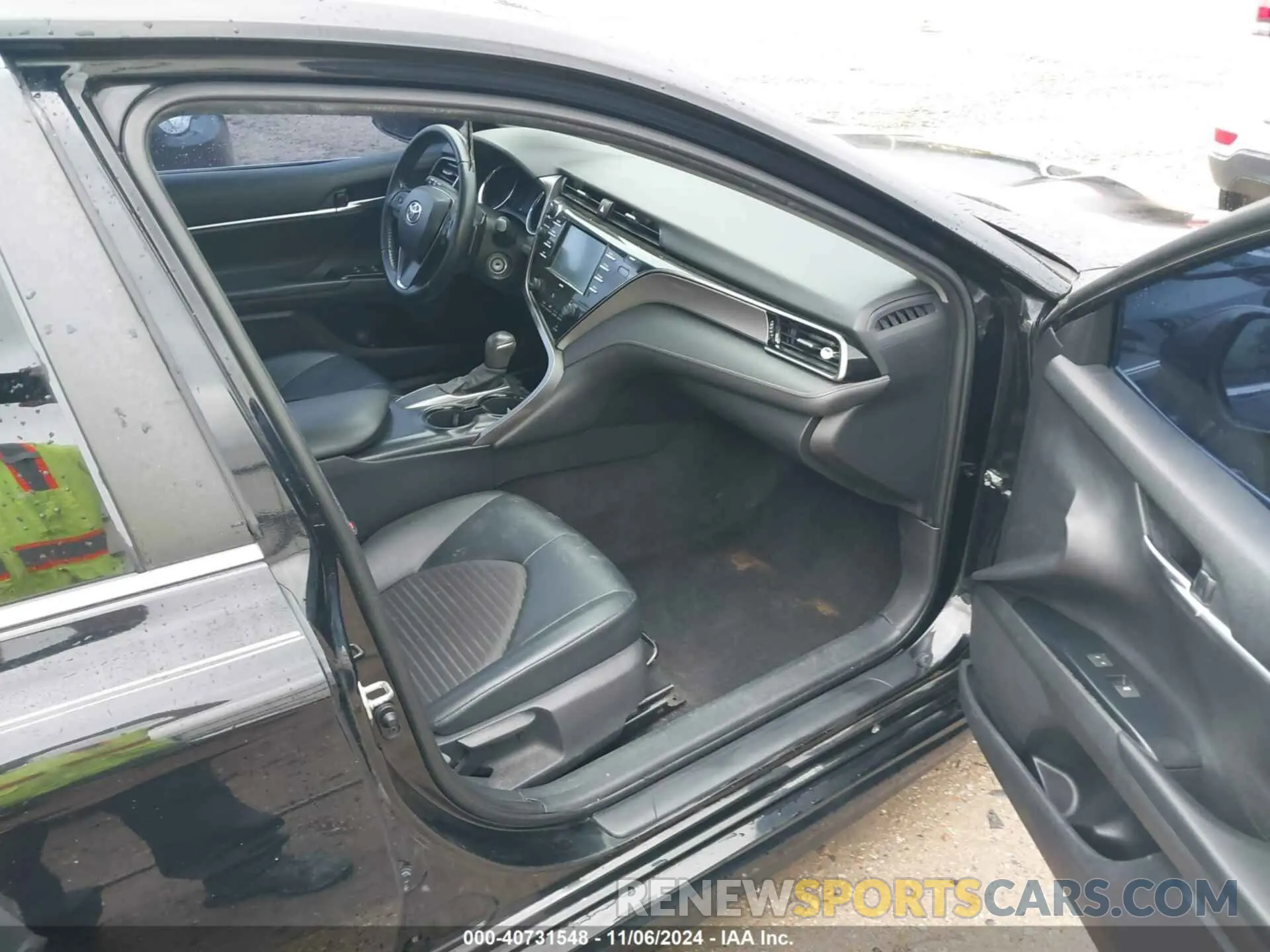 5 Photograph of a damaged car 4T1G11AK4LU949027 TOYOTA CAMRY 2020