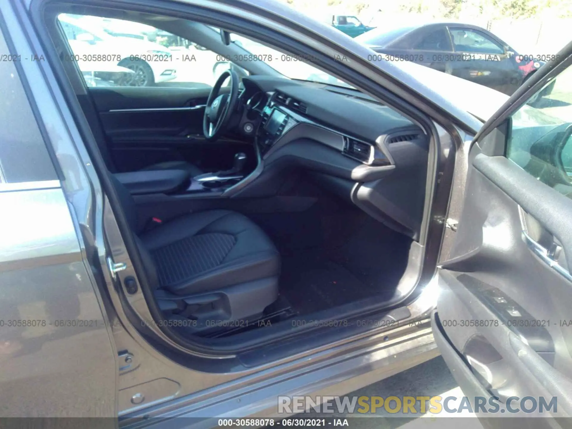 5 Photograph of a damaged car 4T1G11AK4LU955118 TOYOTA CAMRY 2020