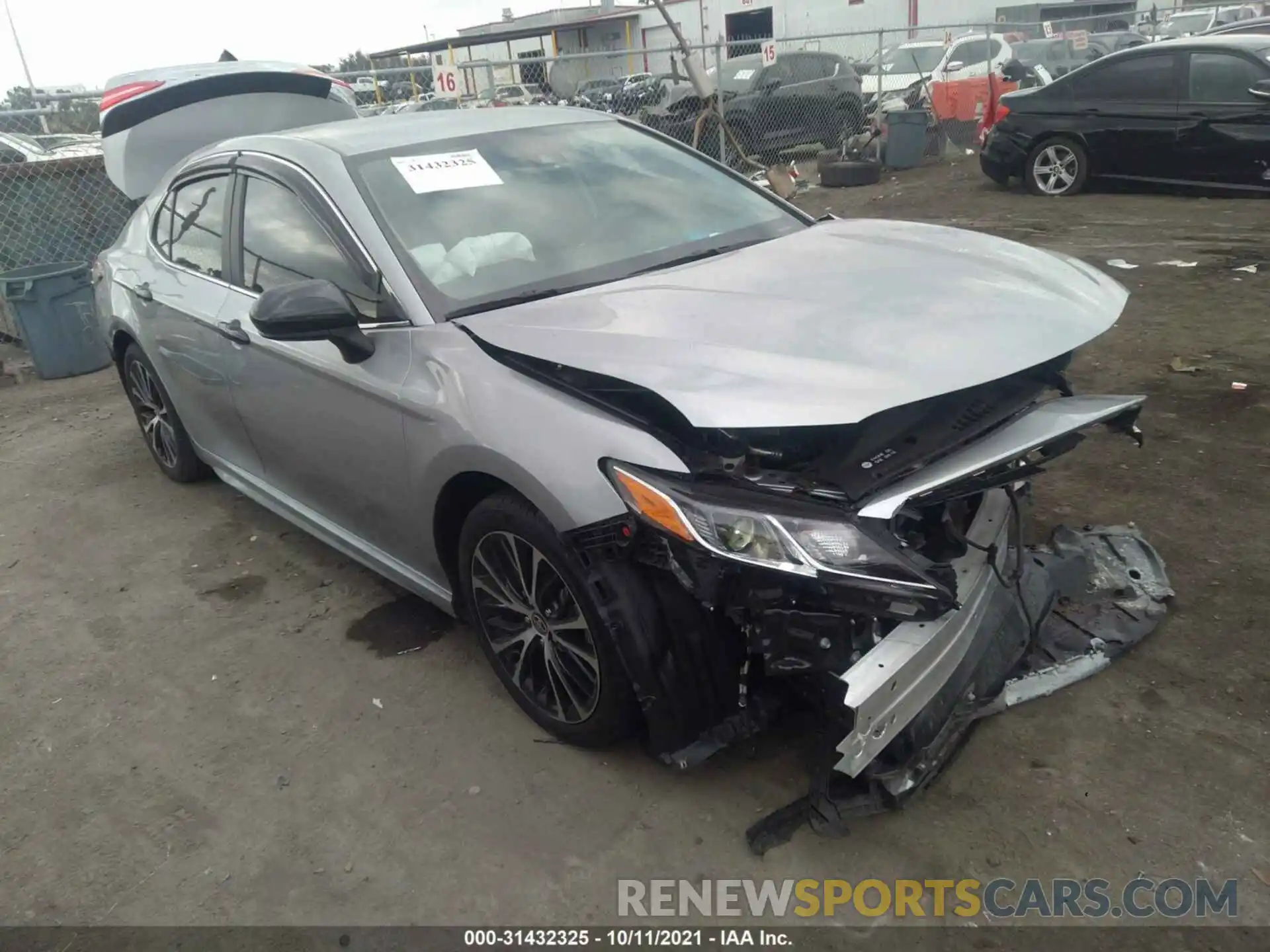 1 Photograph of a damaged car 4T1G11AK4LU962831 TOYOTA CAMRY 2020