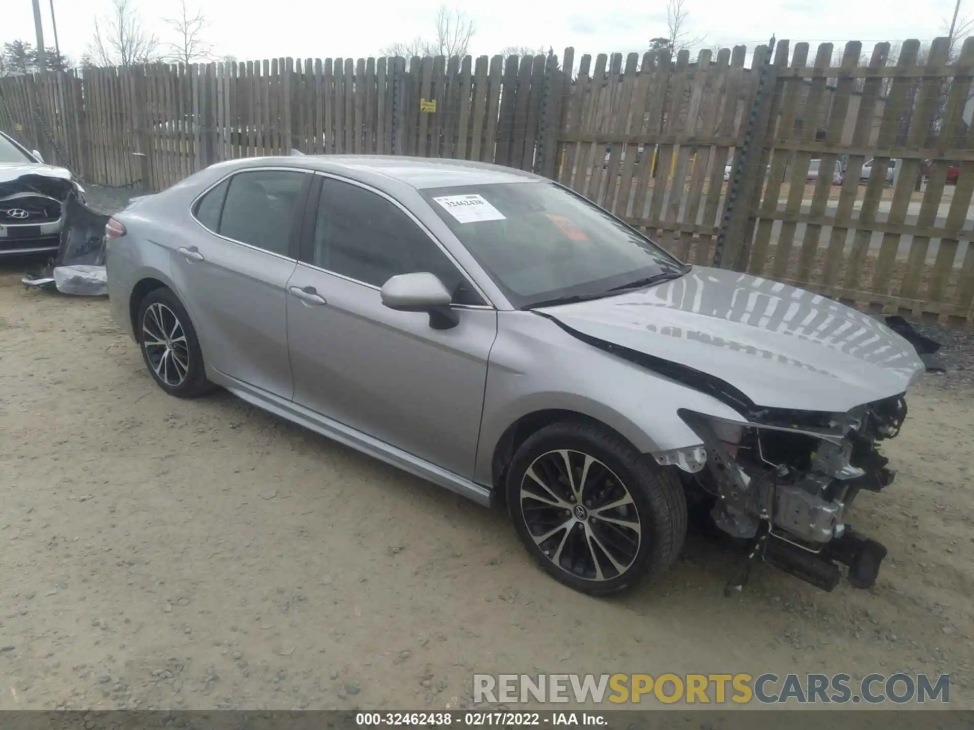 1 Photograph of a damaged car 4T1G11AK5LU302099 TOYOTA CAMRY 2020