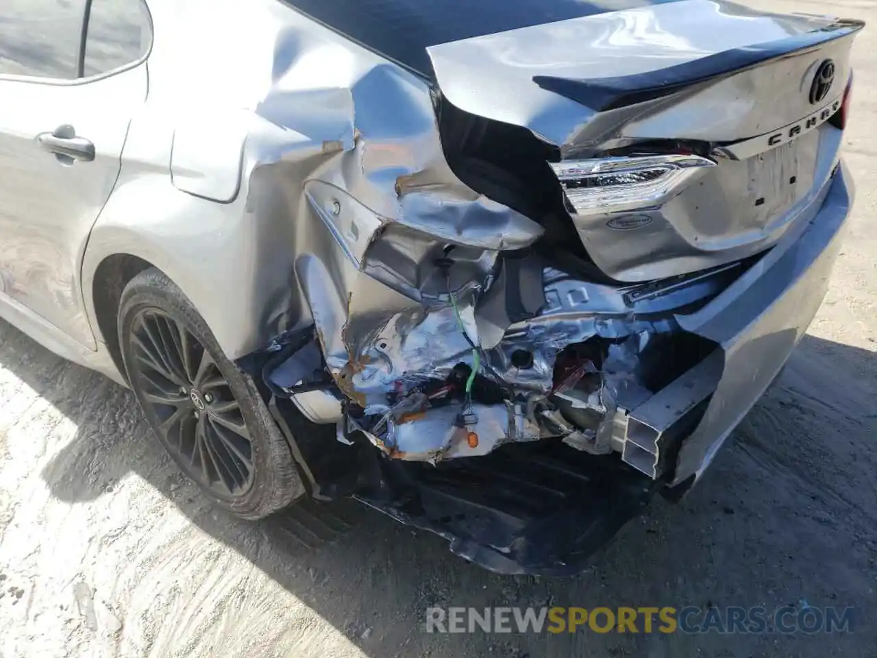 9 Photograph of a damaged car 4T1G11AK5LU306959 TOYOTA CAMRY 2020