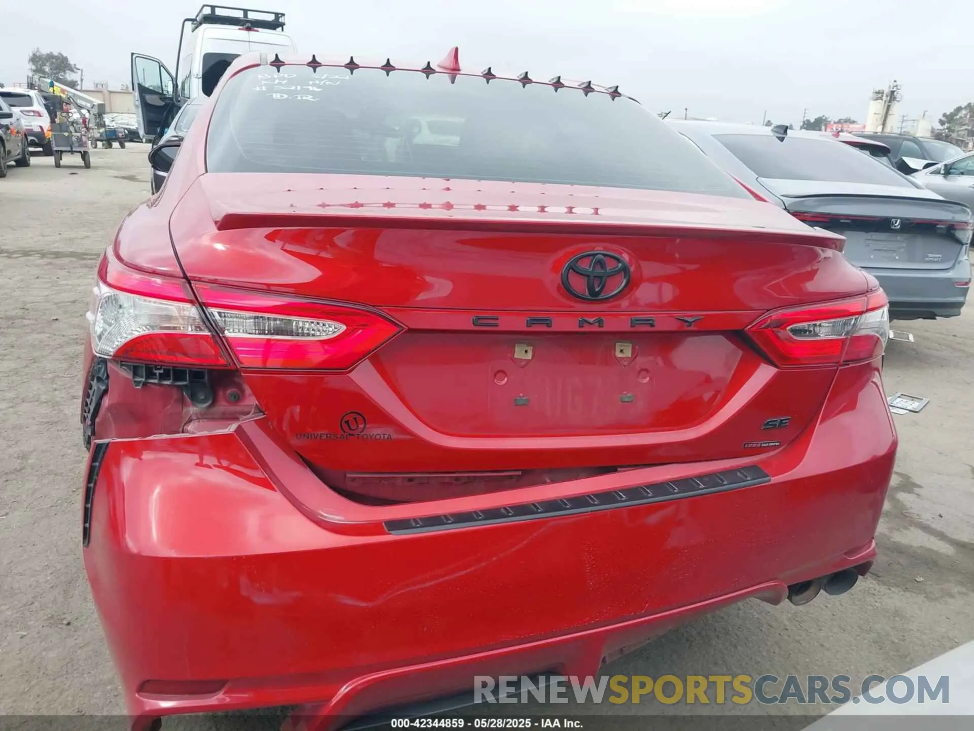 16 Photograph of a damaged car 4T1G11AK5LU308856 TOYOTA CAMRY 2020