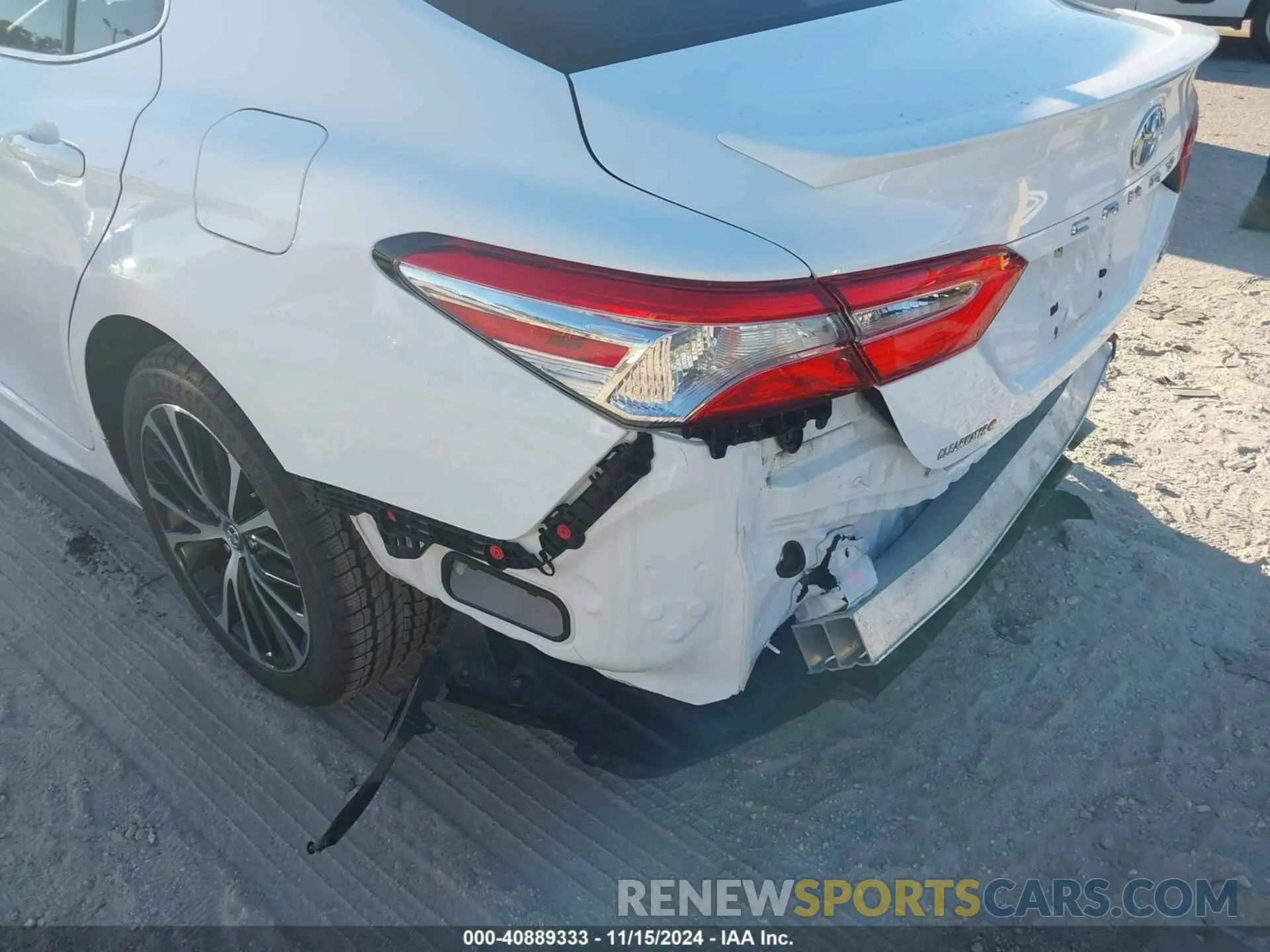 19 Photograph of a damaged car 4T1G11AK5LU310249 TOYOTA CAMRY 2020