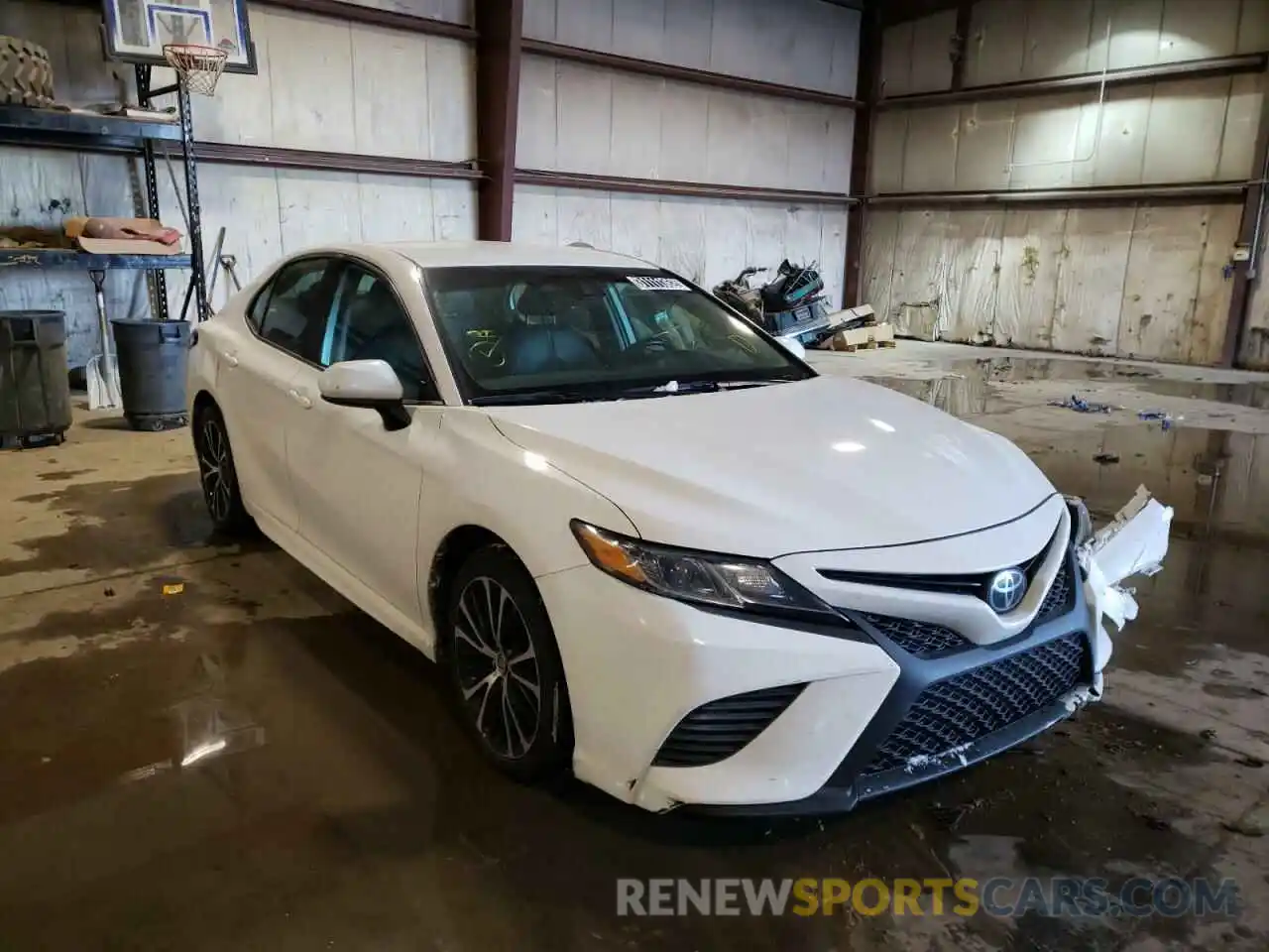 1 Photograph of a damaged car 4T1G11AK5LU331117 TOYOTA CAMRY 2020