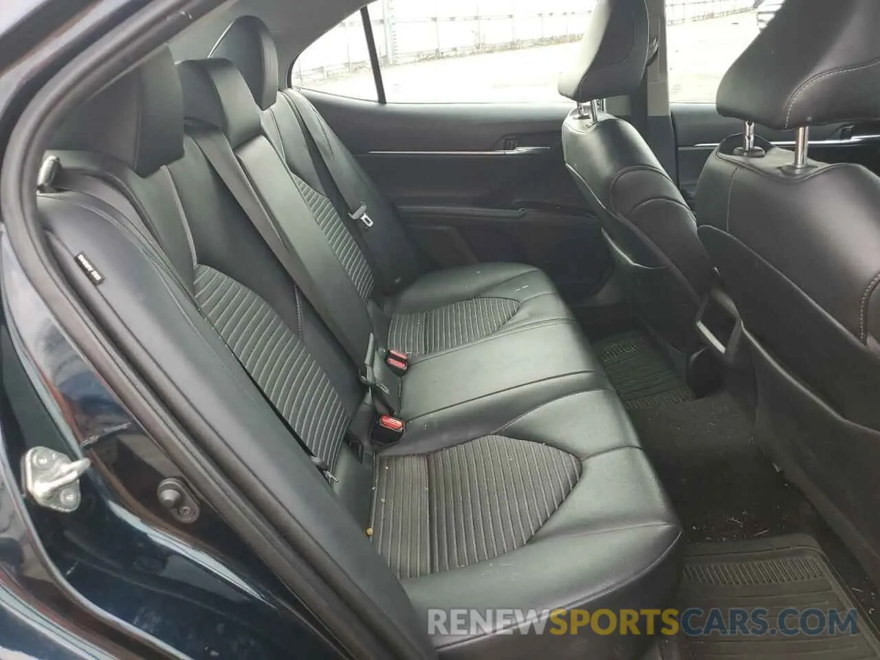 10 Photograph of a damaged car 4T1G11AK5LU332607 TOYOTA CAMRY 2020