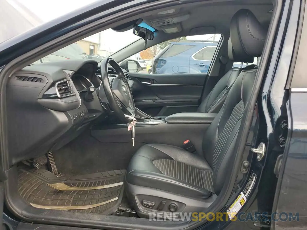 7 Photograph of a damaged car 4T1G11AK5LU332607 TOYOTA CAMRY 2020
