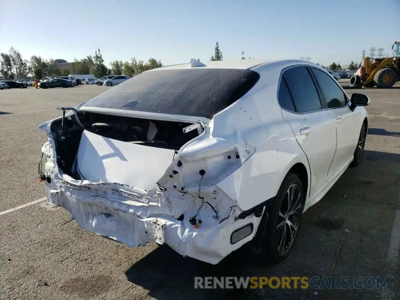 4 Photograph of a damaged car 4T1G11AK5LU337547 TOYOTA CAMRY 2020