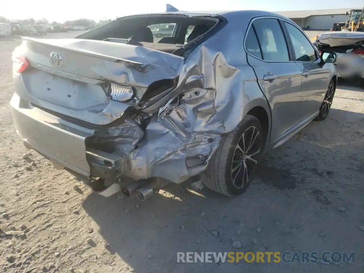 4 Photograph of a damaged car 4T1G11AK5LU345194 TOYOTA CAMRY 2020