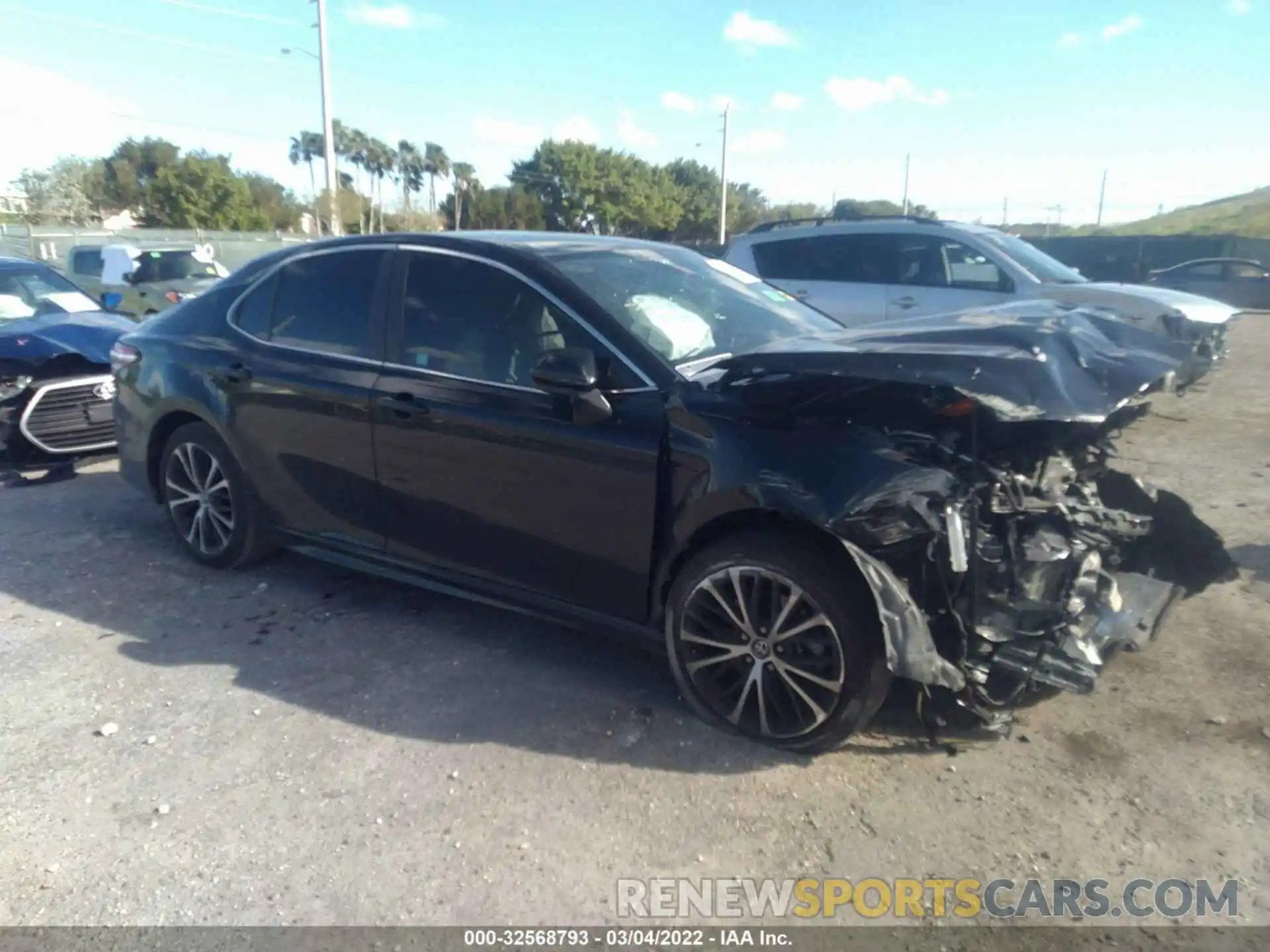 1 Photograph of a damaged car 4T1G11AK5LU345759 TOYOTA CAMRY 2020