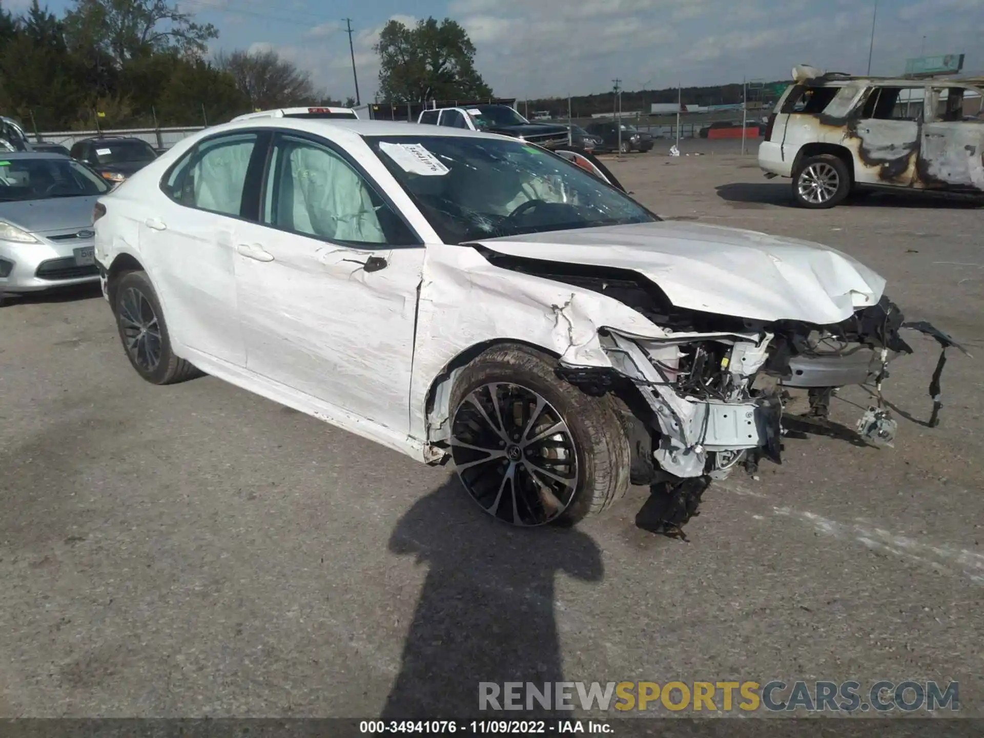 1 Photograph of a damaged car 4T1G11AK5LU350427 TOYOTA CAMRY 2020