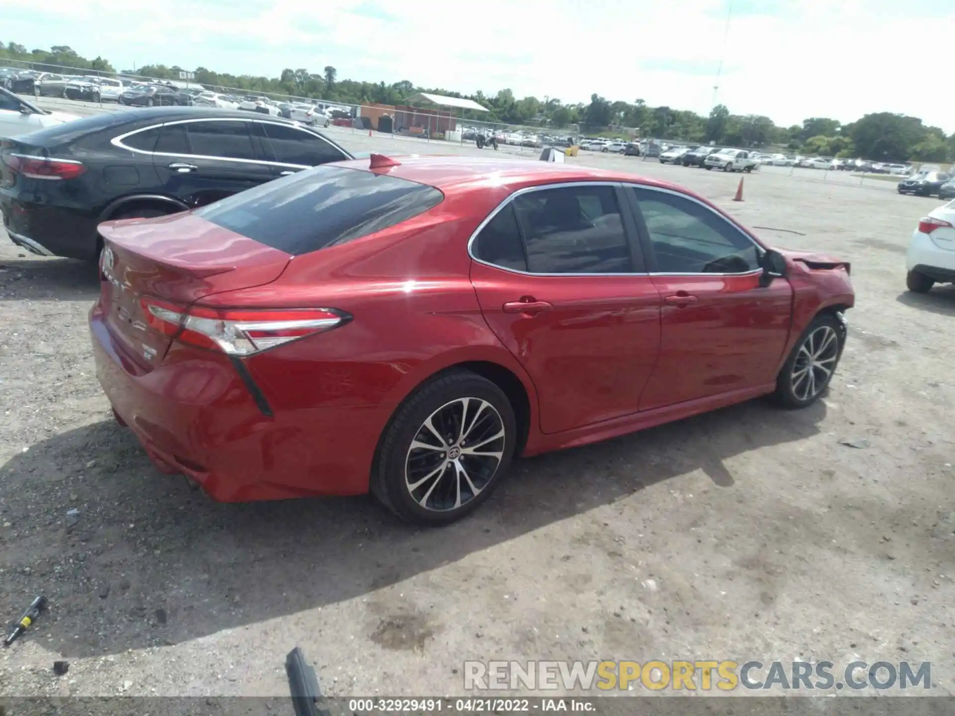 4 Photograph of a damaged car 4T1G11AK5LU358799 TOYOTA CAMRY 2020