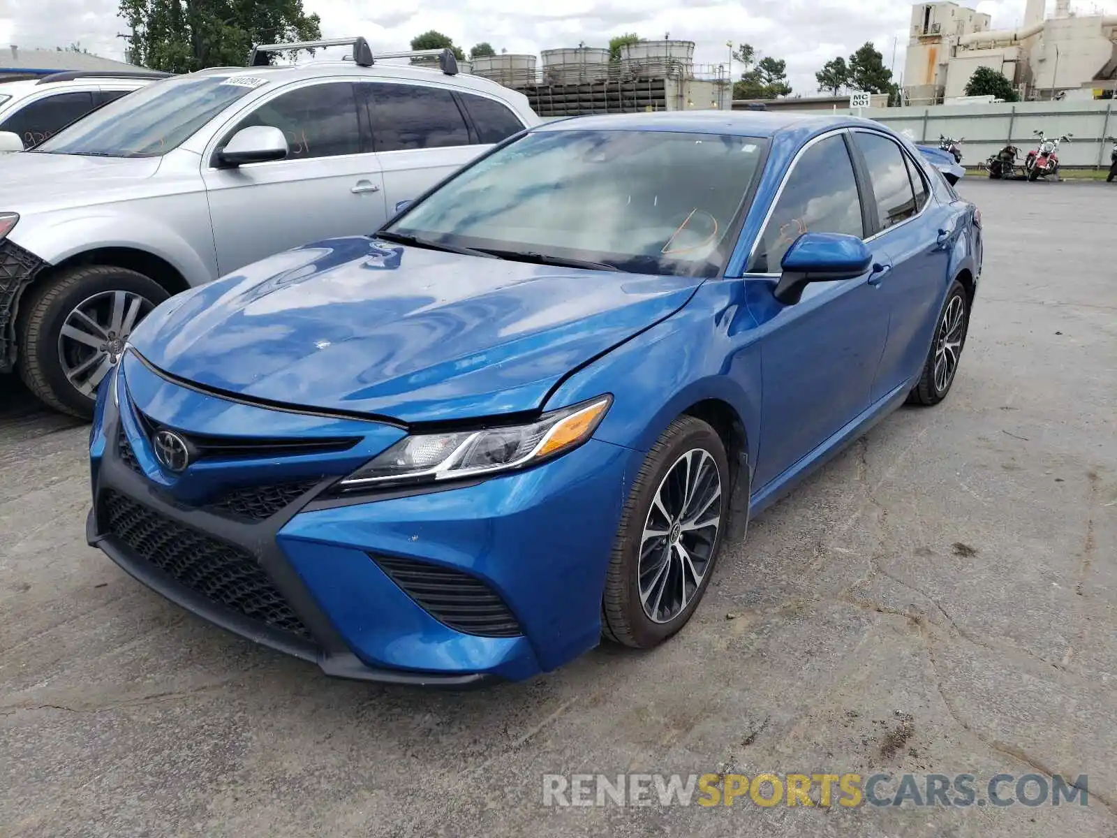 2 Photograph of a damaged car 4T1G11AK5LU400243 TOYOTA CAMRY 2020