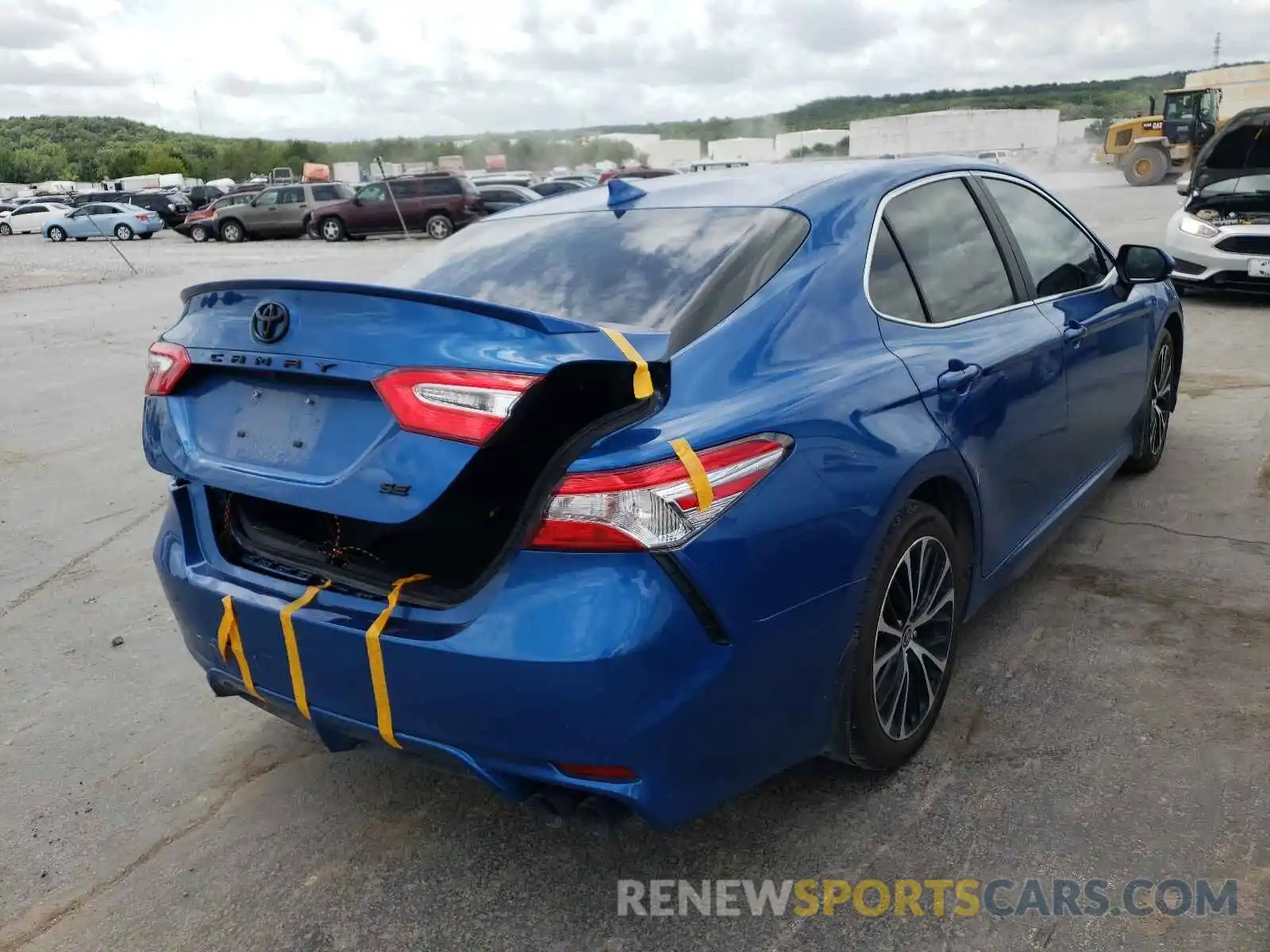 4 Photograph of a damaged car 4T1G11AK5LU400243 TOYOTA CAMRY 2020