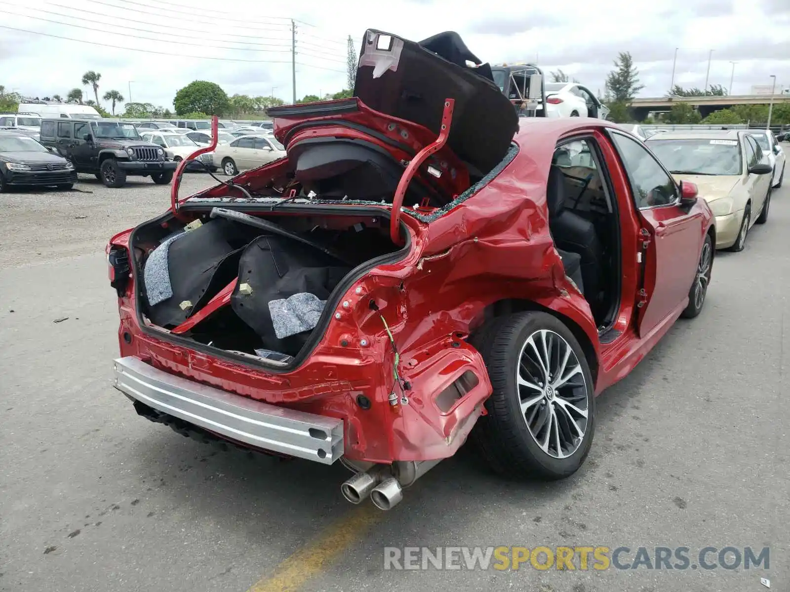 4 Photograph of a damaged car 4T1G11AK5LU400307 TOYOTA CAMRY 2020