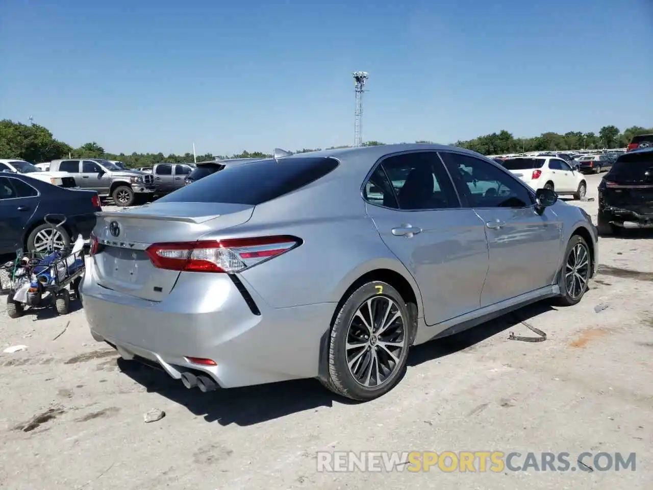 4 Photograph of a damaged car 4T1G11AK5LU500214 TOYOTA CAMRY 2020