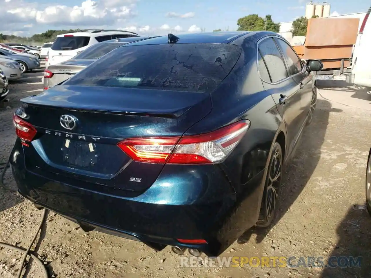 4 Photograph of a damaged car 4T1G11AK5LU505848 TOYOTA CAMRY 2020