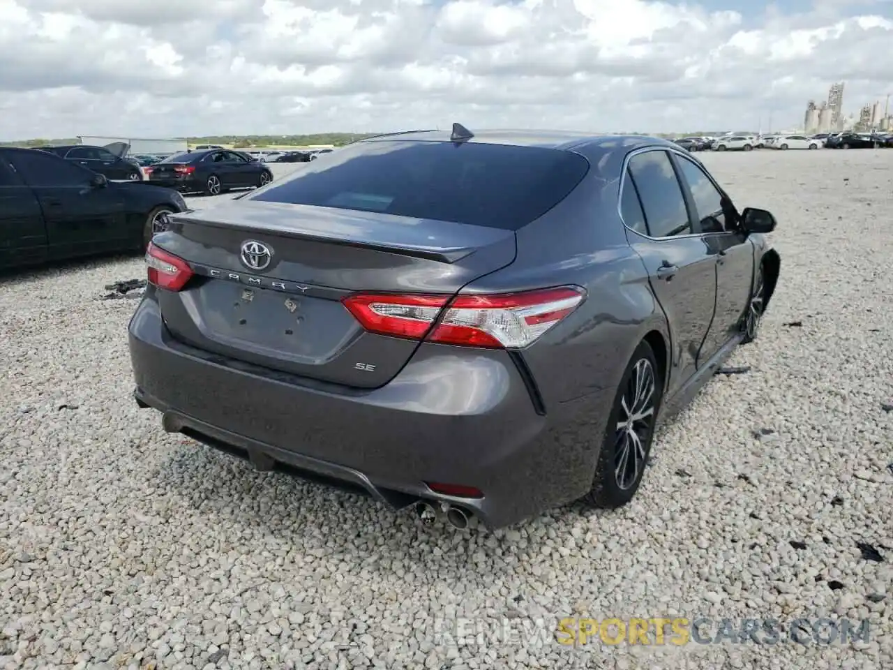 4 Photograph of a damaged car 4T1G11AK5LU509446 TOYOTA CAMRY 2020