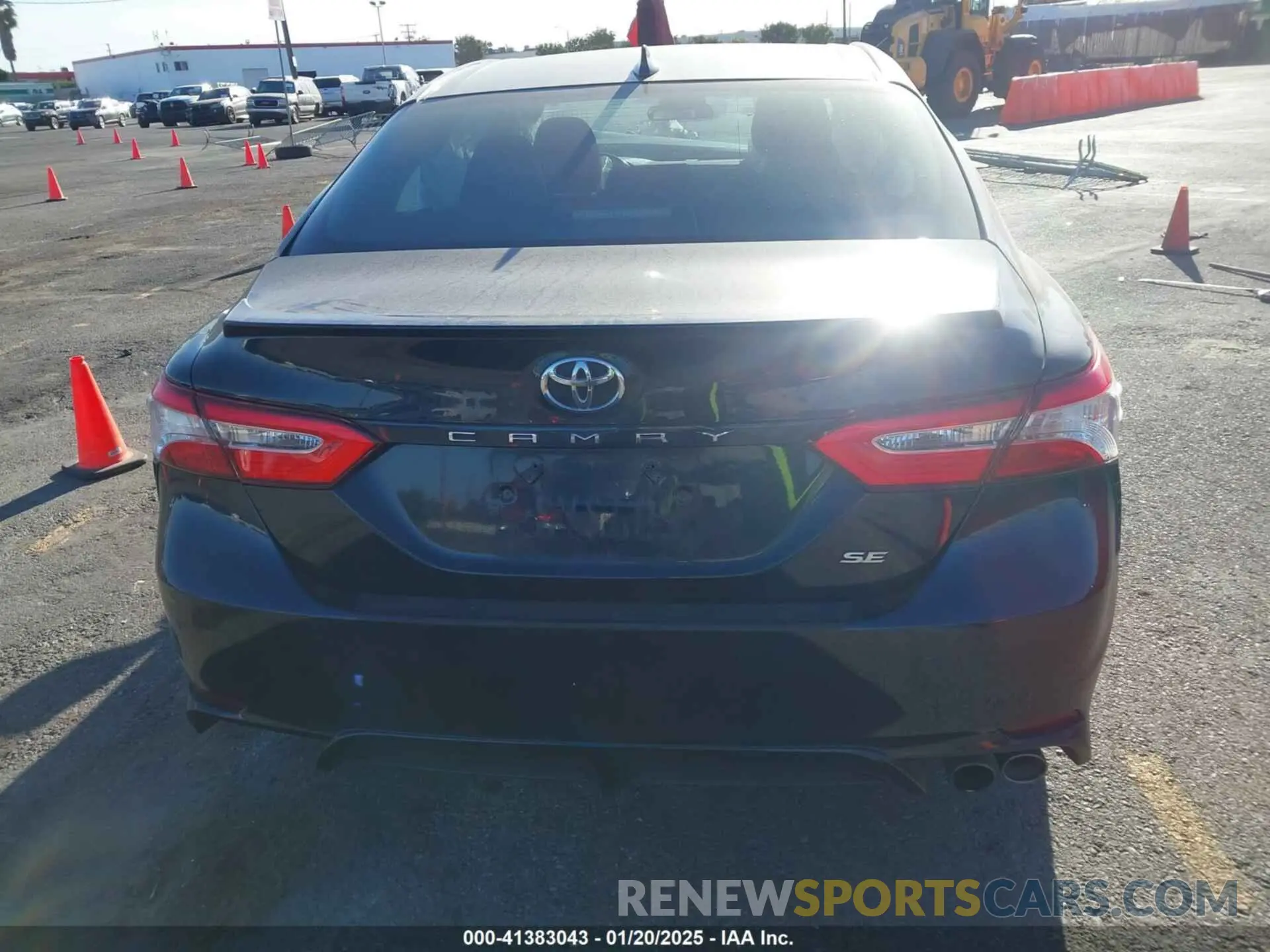 16 Photograph of a damaged car 4T1G11AK5LU509611 TOYOTA CAMRY 2020