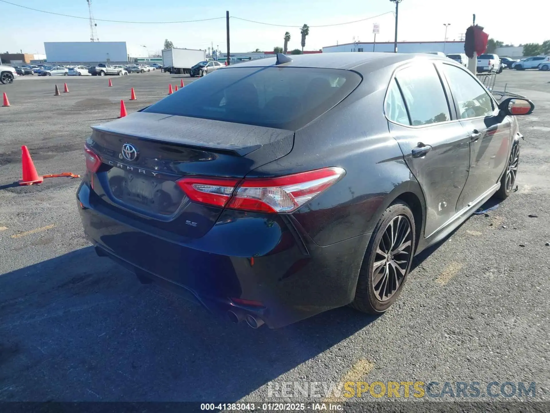 4 Photograph of a damaged car 4T1G11AK5LU509611 TOYOTA CAMRY 2020