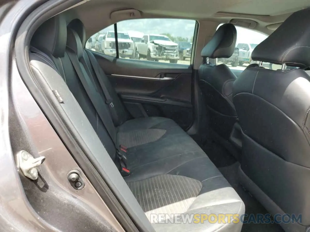 10 Photograph of a damaged car 4T1G11AK5LU866447 TOYOTA CAMRY 2020