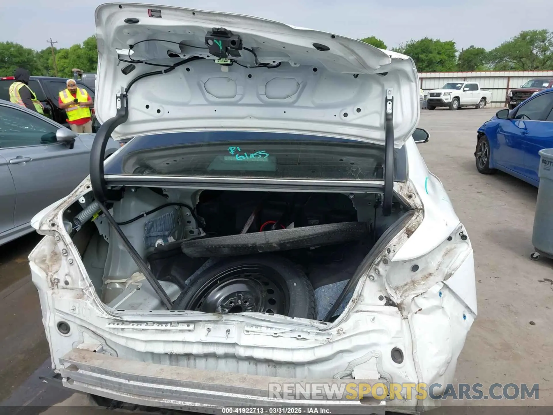 17 Photograph of a damaged car 4T1G11AK5LU875780 TOYOTA CAMRY 2020