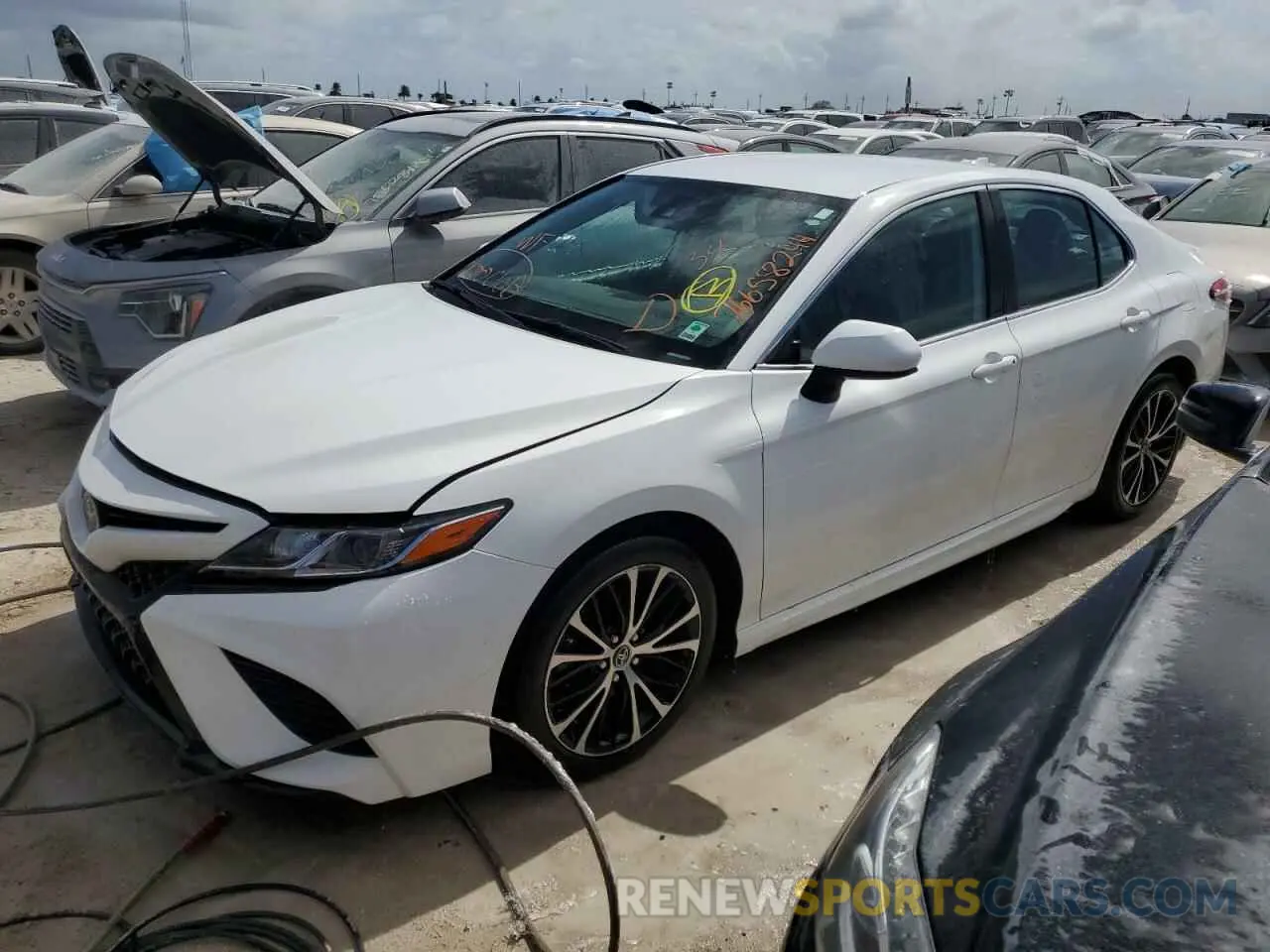 1 Photograph of a damaged car 4T1G11AK5LU880090 TOYOTA CAMRY 2020