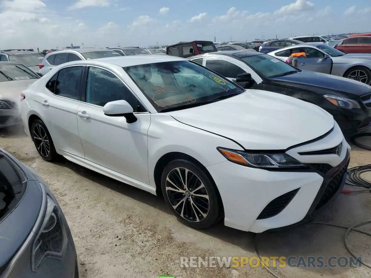 4 Photograph of a damaged car 4T1G11AK5LU880090 TOYOTA CAMRY 2020