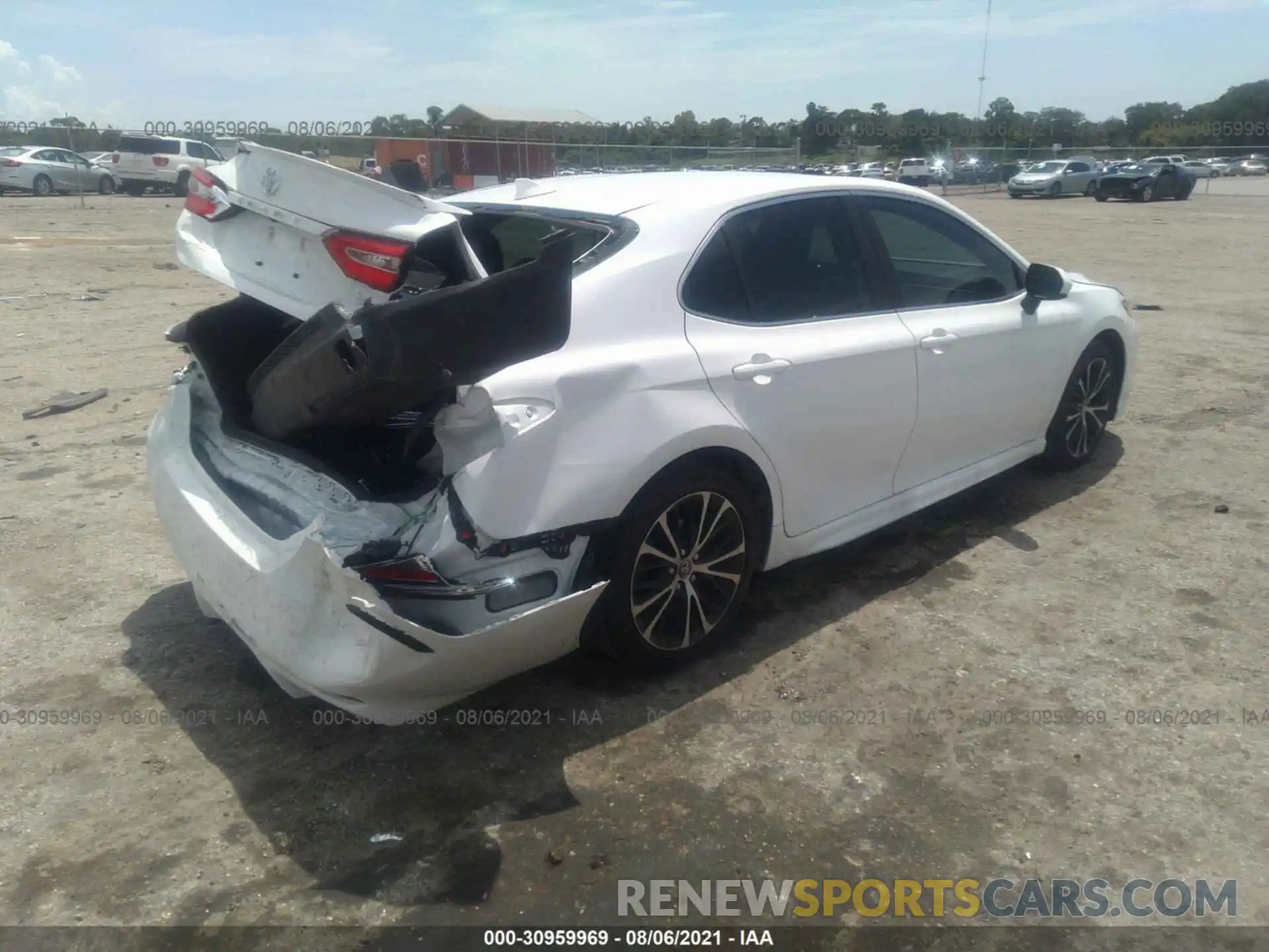 4 Photograph of a damaged car 4T1G11AK5LU884401 TOYOTA CAMRY 2020