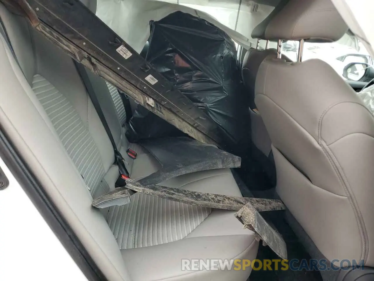 10 Photograph of a damaged car 4T1G11AK5LU887105 TOYOTA CAMRY 2020