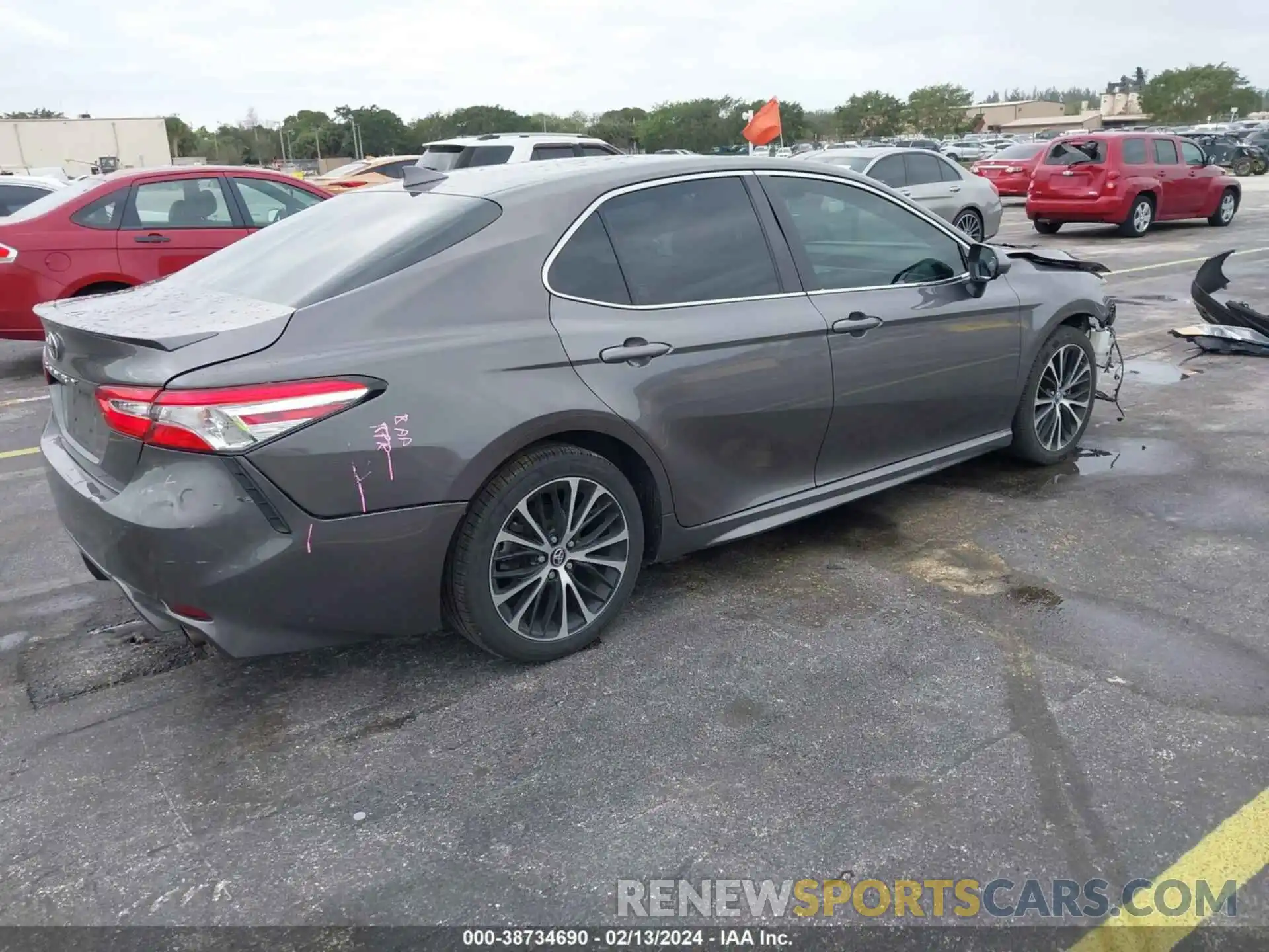 4 Photograph of a damaged car 4T1G11AK5LU908583 TOYOTA CAMRY 2020