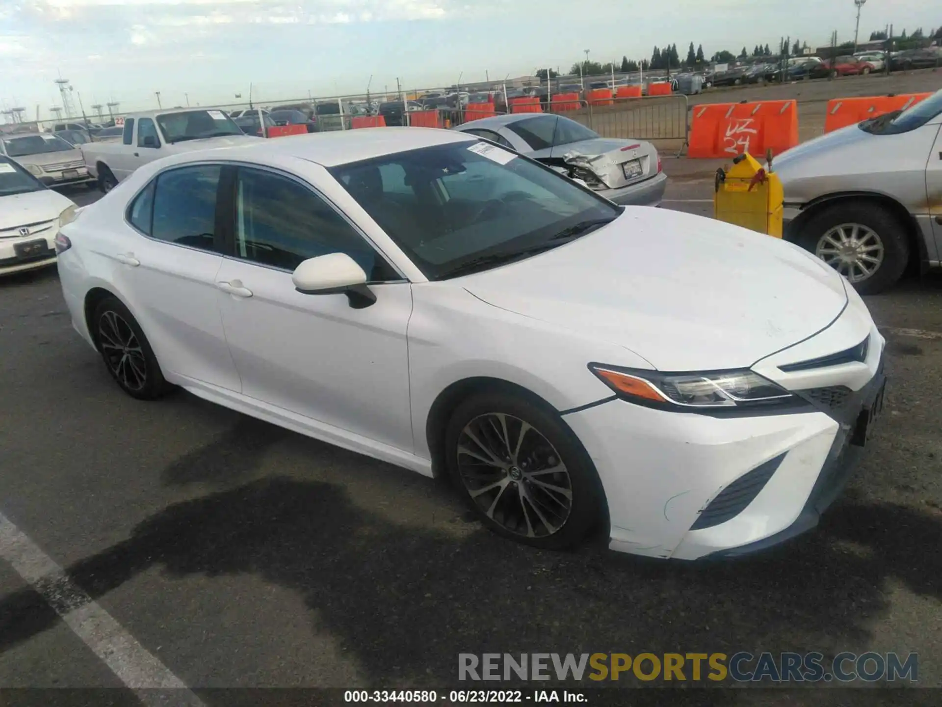 1 Photograph of a damaged car 4T1G11AK5LU914562 TOYOTA CAMRY 2020