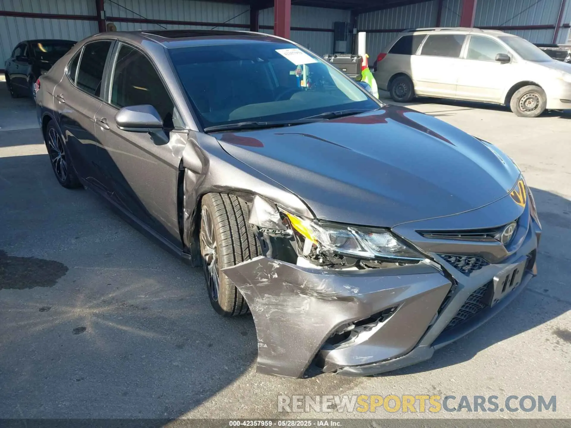 1 Photograph of a damaged car 4T1G11AK5LU920006 TOYOTA CAMRY 2020