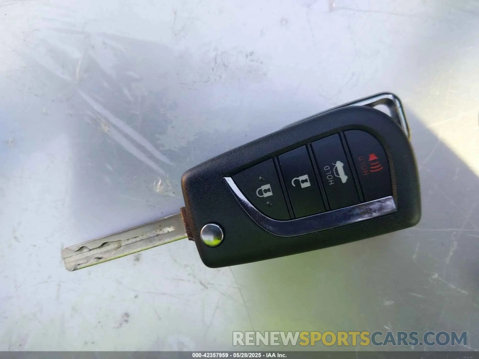 11 Photograph of a damaged car 4T1G11AK5LU920006 TOYOTA CAMRY 2020