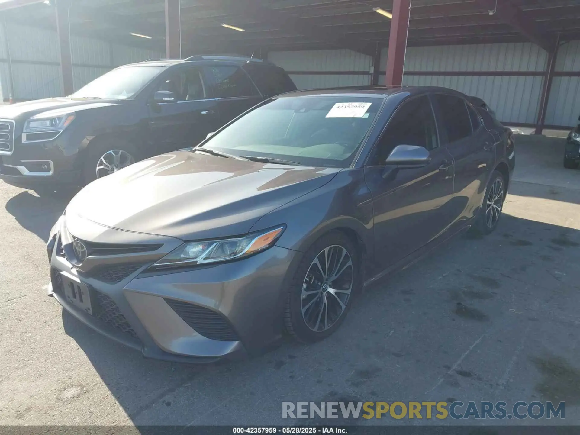 2 Photograph of a damaged car 4T1G11AK5LU920006 TOYOTA CAMRY 2020