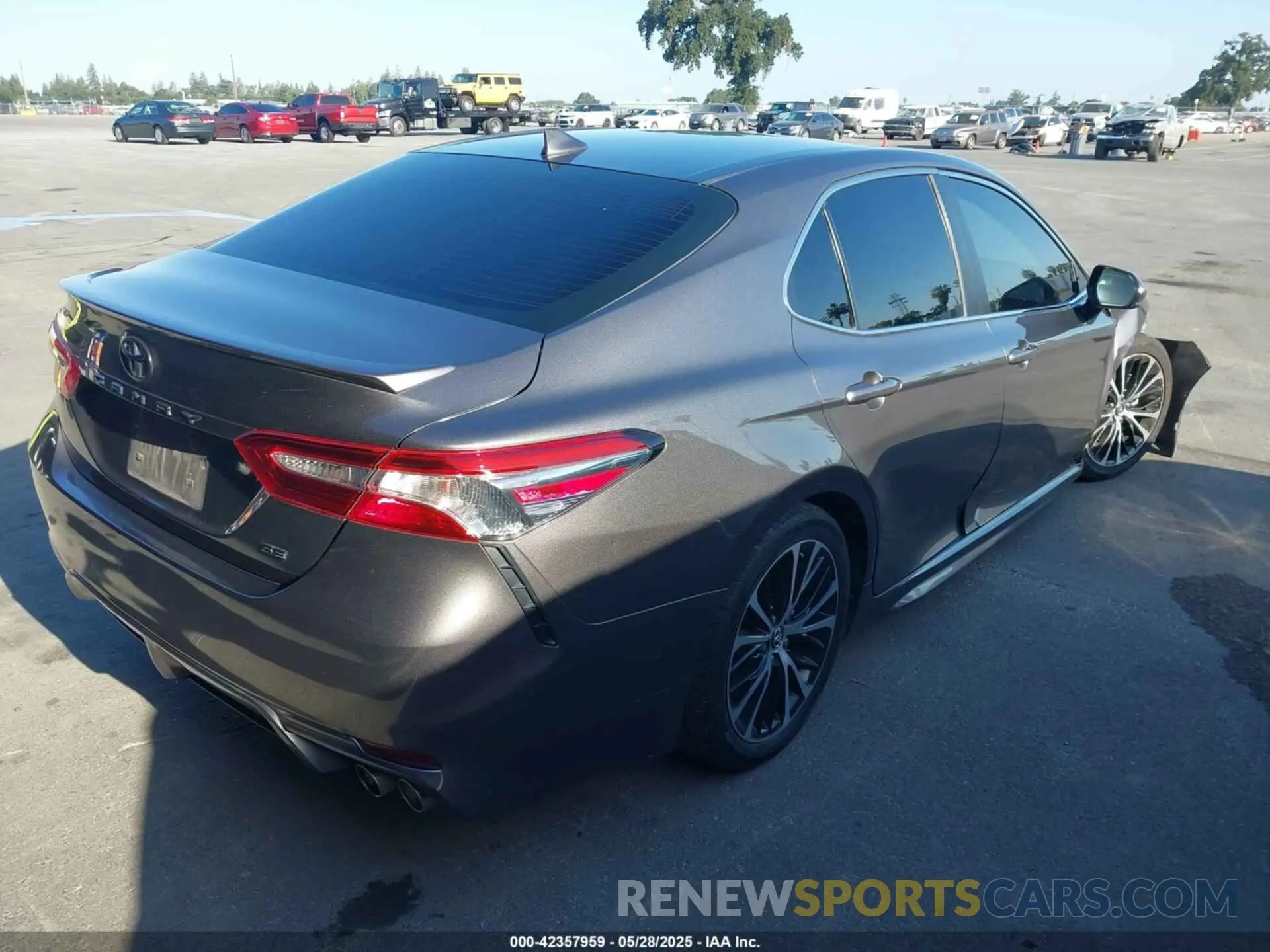4 Photograph of a damaged car 4T1G11AK5LU920006 TOYOTA CAMRY 2020