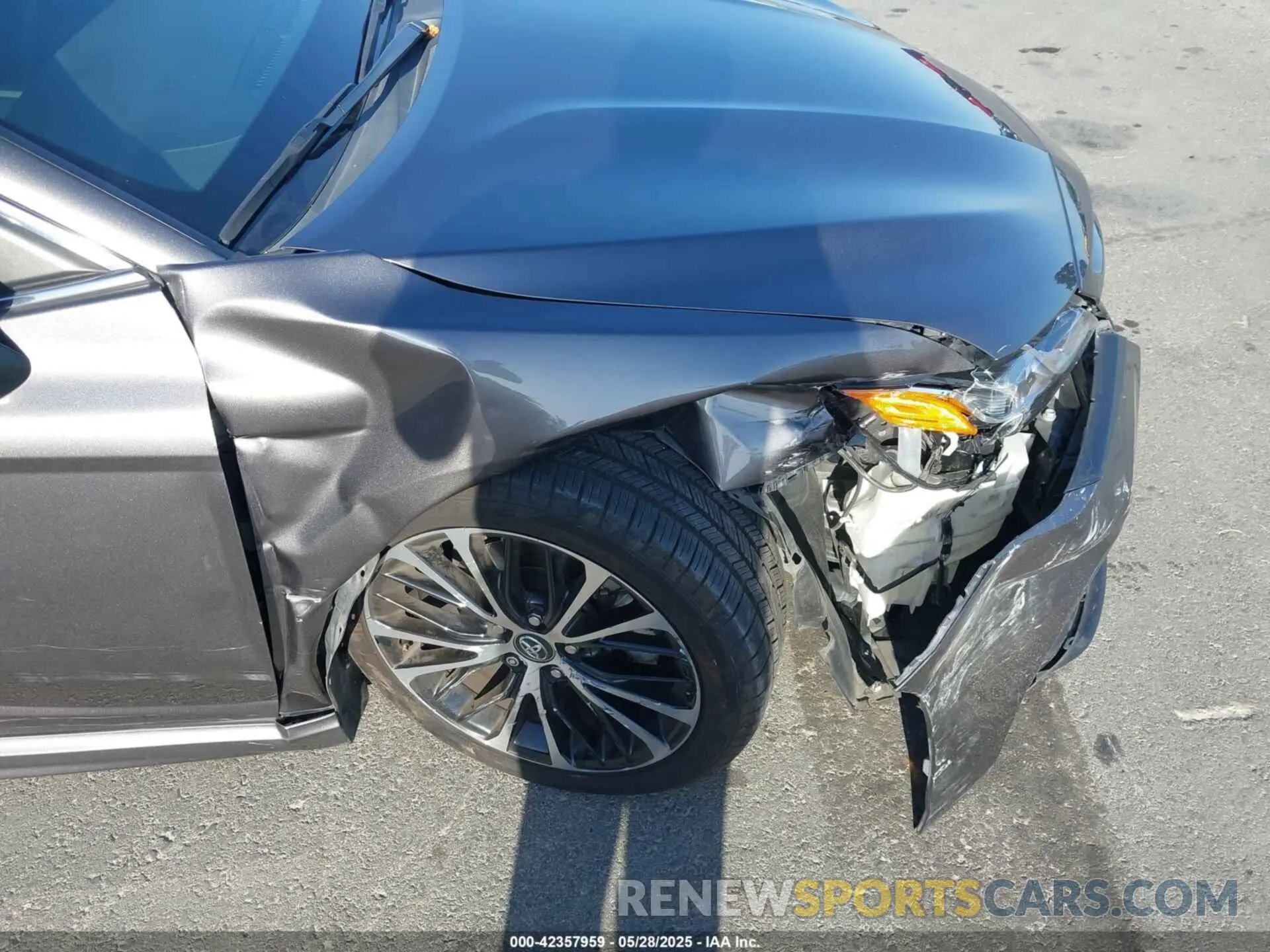 6 Photograph of a damaged car 4T1G11AK5LU920006 TOYOTA CAMRY 2020