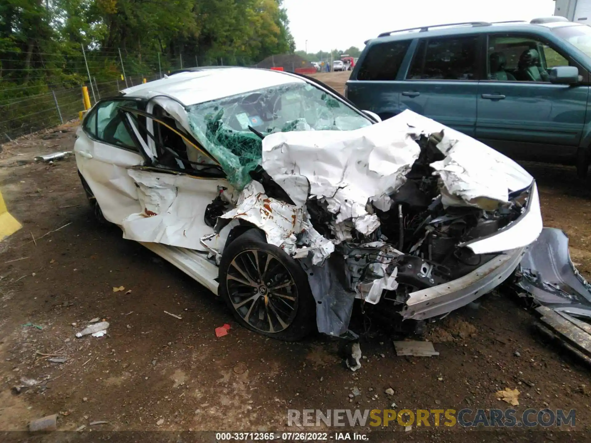 1 Photograph of a damaged car 4T1G11AK5LU928669 TOYOTA CAMRY 2020