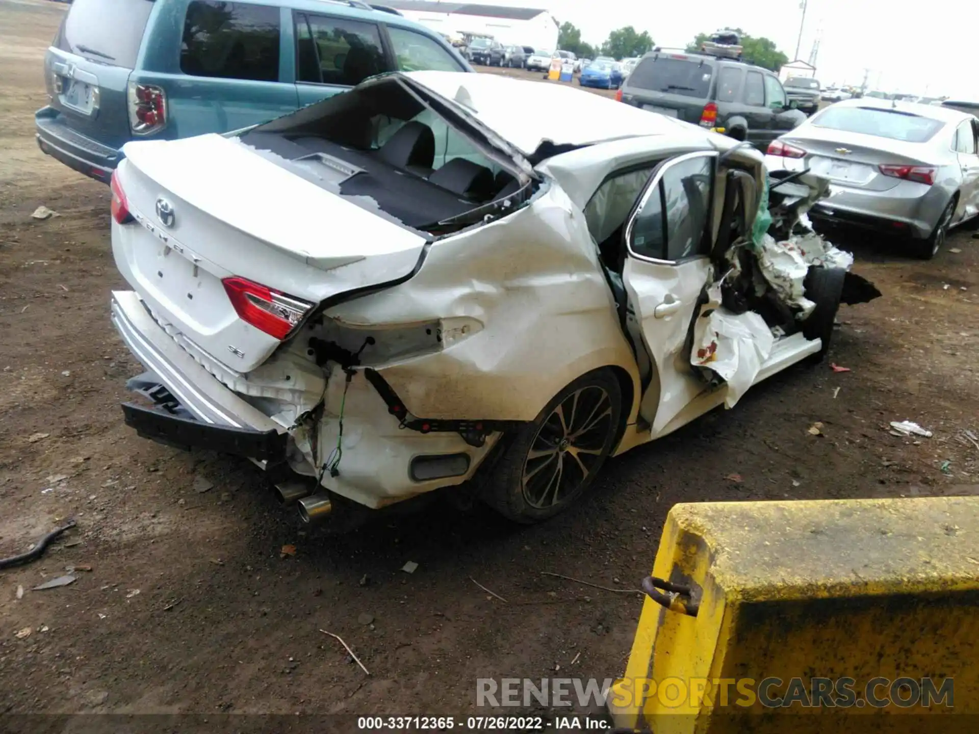 4 Photograph of a damaged car 4T1G11AK5LU928669 TOYOTA CAMRY 2020