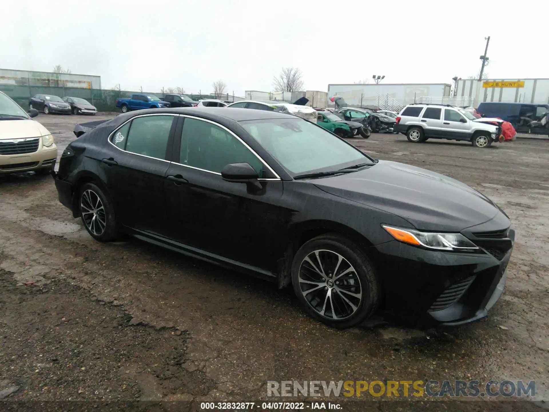 1 Photograph of a damaged car 4T1G11AK5LU938683 TOYOTA CAMRY 2020