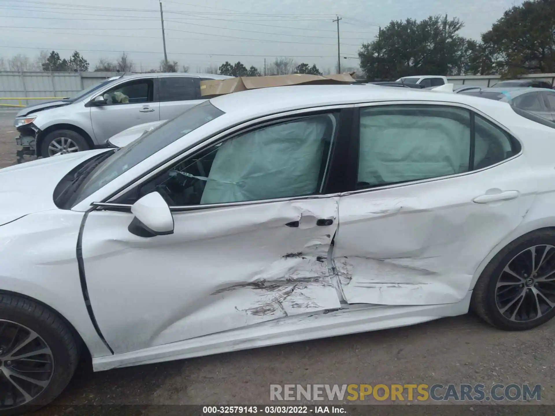 6 Photograph of a damaged car 4T1G11AK5LU940403 TOYOTA CAMRY 2020