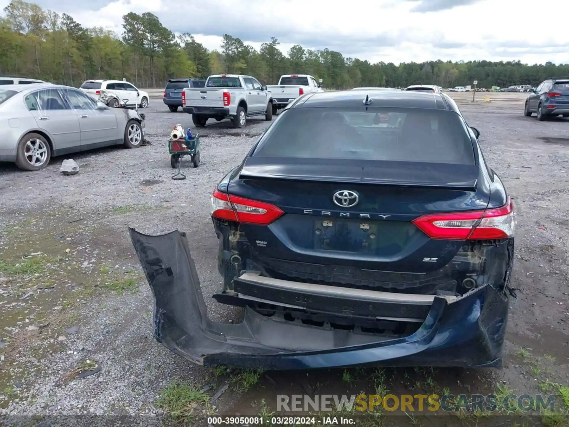 16 Photograph of a damaged car 4T1G11AK5LU945326 TOYOTA CAMRY 2020