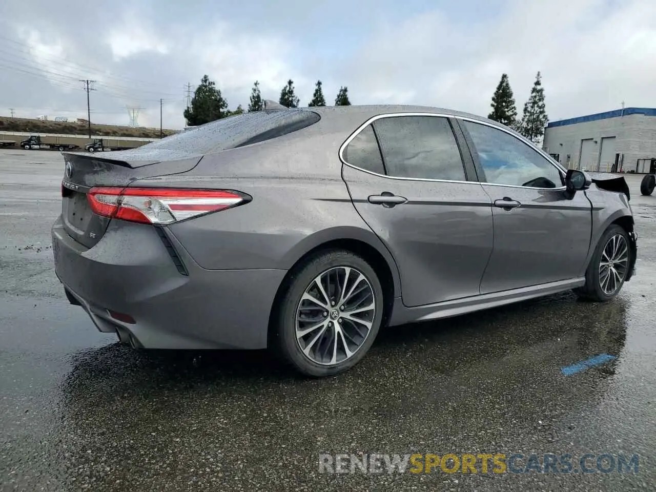 3 Photograph of a damaged car 4T1G11AK5LU946007 TOYOTA CAMRY 2020