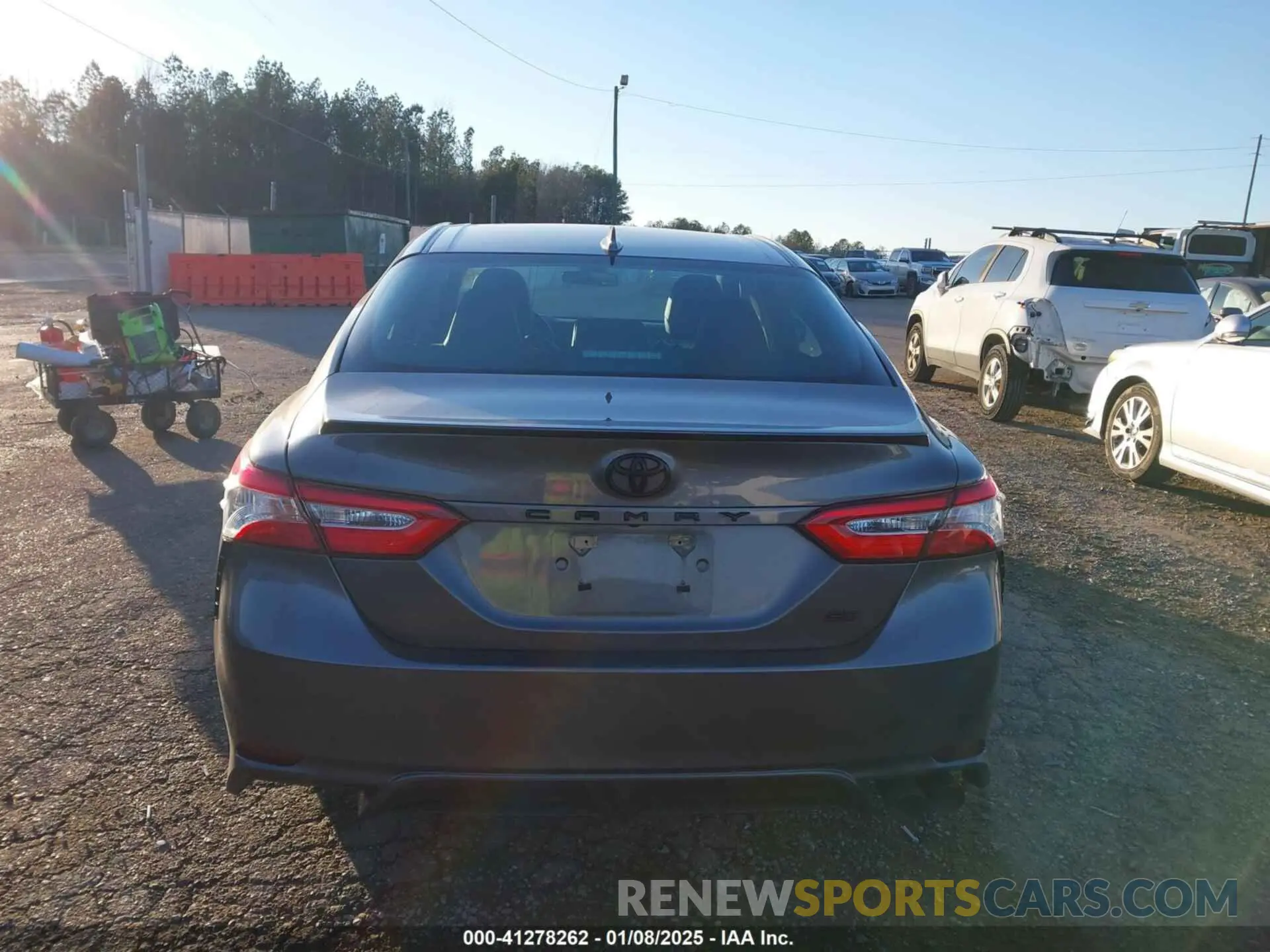 16 Photograph of a damaged car 4T1G11AK5LU946461 TOYOTA CAMRY 2020