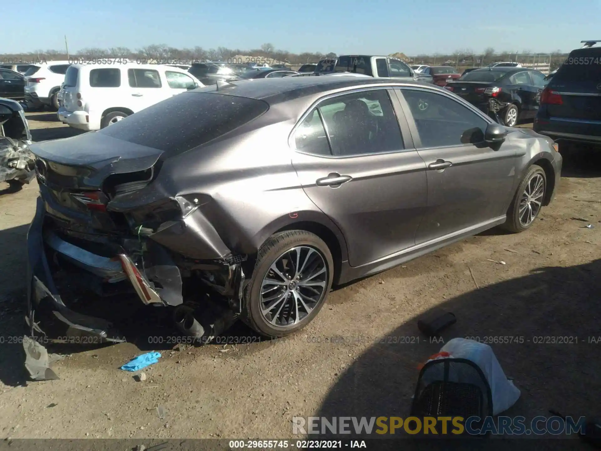 4 Photograph of a damaged car 4T1G11AK5LU959422 TOYOTA CAMRY 2020