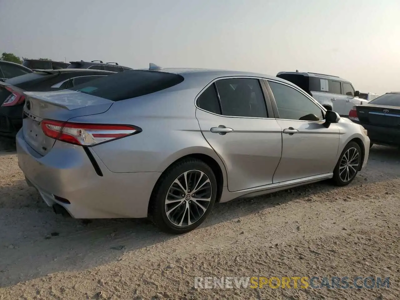 3 Photograph of a damaged car 4T1G11AK5LU968007 TOYOTA CAMRY 2020