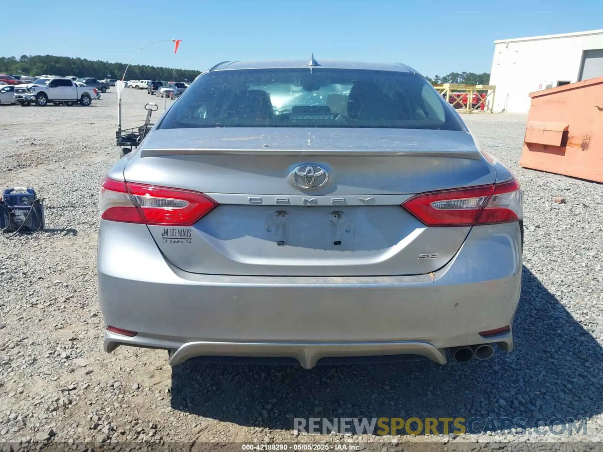 16 Photograph of a damaged car 4T1G11AK5LU983431 TOYOTA CAMRY 2020