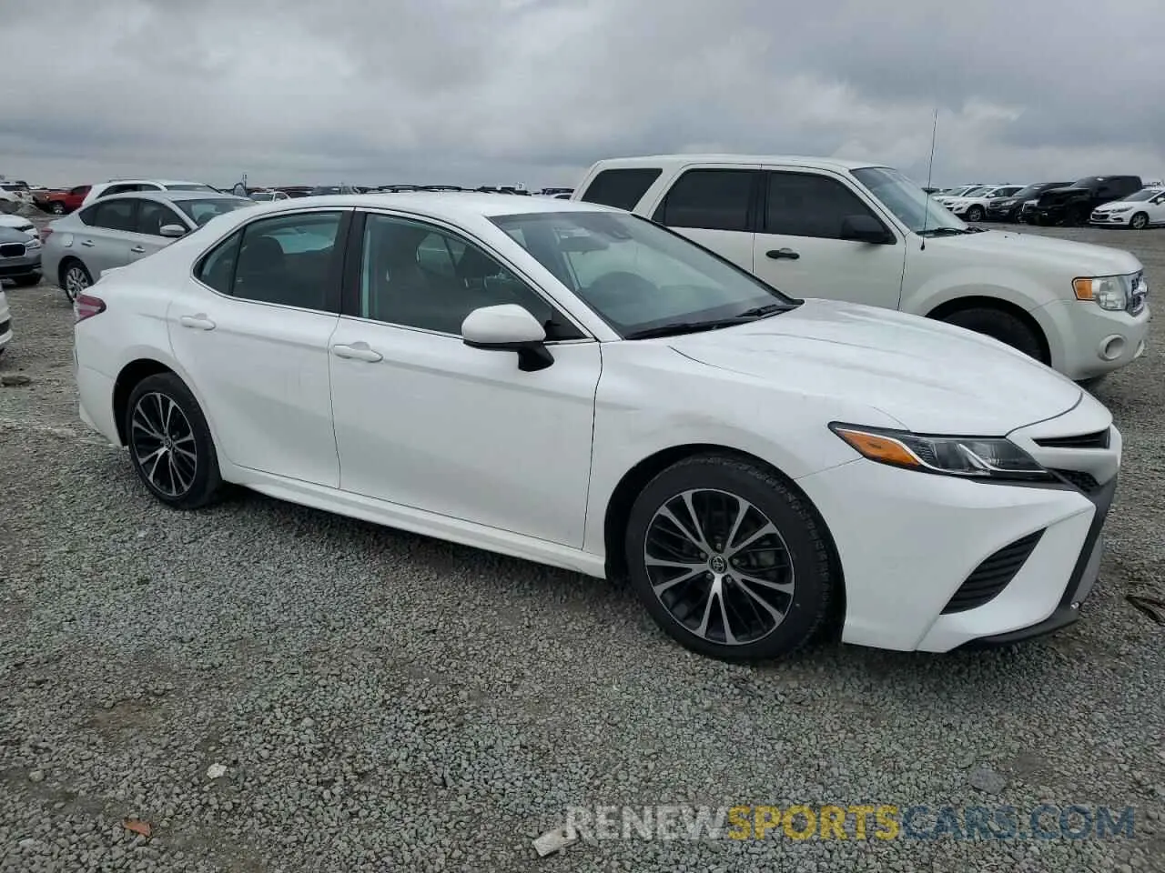 4 Photograph of a damaged car 4T1G11AK5LU984305 TOYOTA CAMRY 2020