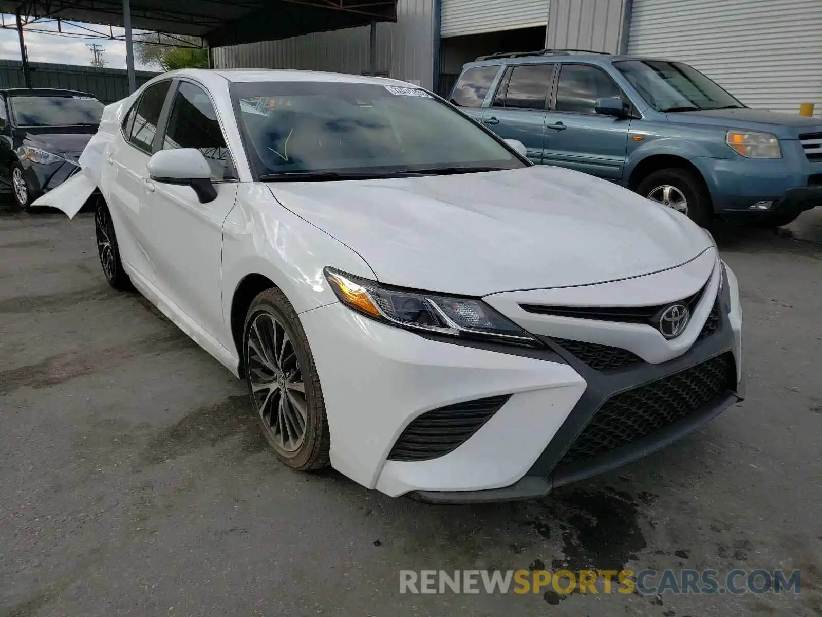 1 Photograph of a damaged car 4T1G11AK5LU984451 TOYOTA CAMRY 2020