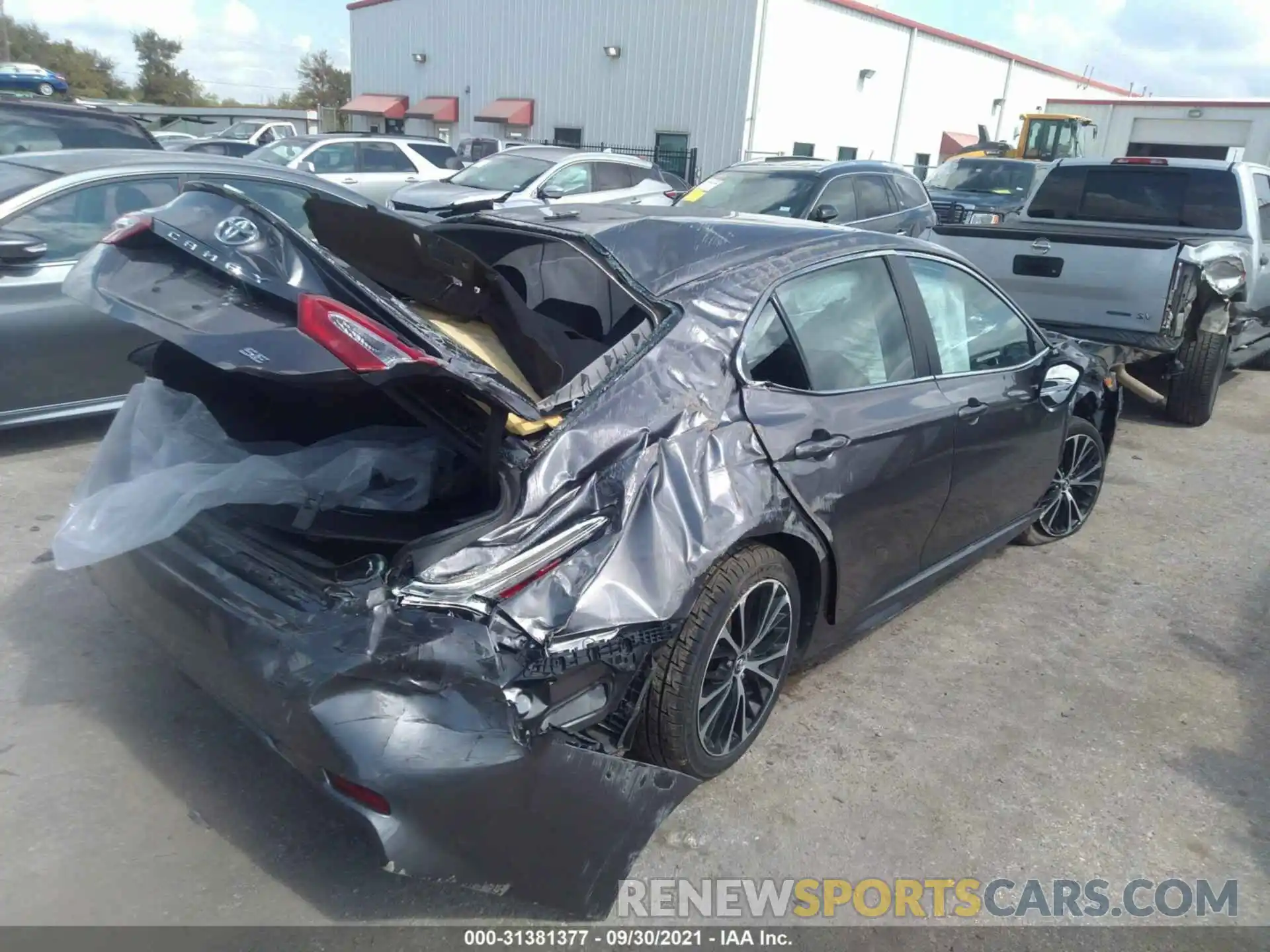 4 Photograph of a damaged car 4T1G11AK6LU306646 TOYOTA CAMRY 2020