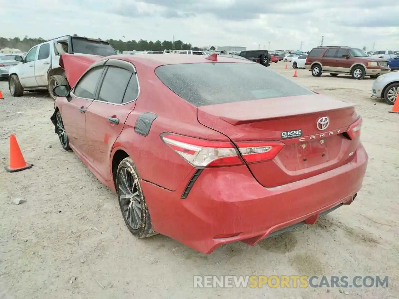 3 Photograph of a damaged car 4T1G11AK6LU319185 TOYOTA CAMRY 2020